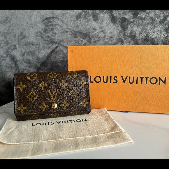 Louis Vuitton Handbags - Louis Vuitton Tresor Wallet in Monogram